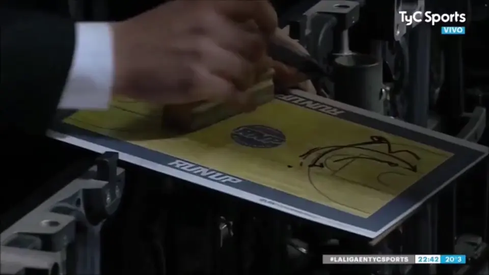 Fabricio Salas dirigiendo a su equipo