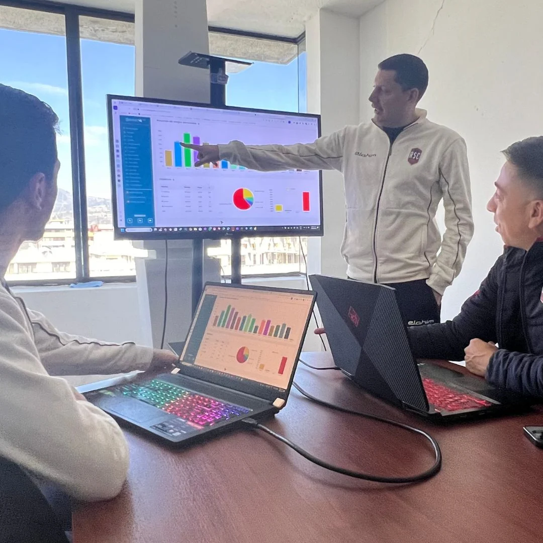 Sesión de análisis y trabajo con tecnología aplicada al baloncesto